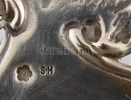 Ezüst (Ag) Szecessziós kínálótál. Golyólábakon álló, florális, relief szerűen díszített, áttört tál....