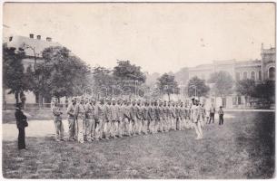 1909 Pozsony, Pressburg, Bratislava; cs. és kir. katonák a laktanya udvarán / K.u.k. military training at the barracks (kis szakadás / small tear)