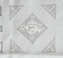 Horgolt díszítésű terítő, 75×75 cm