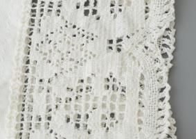 Horgolt díszítésű terítő, 105×105 cm