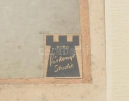 József Attila (1905-1937) költő nagy méretű fotója autográf aláírásával. Várkonyi fotó, matricával j...