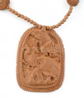 Indiai elefántos nyaklánc, faragott szantálfa, kopott, h: 64 cm
