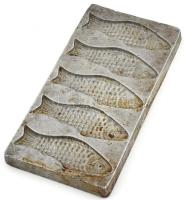 Régi nyalóka öntőforma, hal figura, fém, korának megfelelő állapotban, kisebb rozsdafoltokkal, 21x10,5 cm