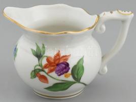 Herendi 1947 virágmintás tejkiöntő, kézzel festett porcelán, kopásnyomokkal. Jelzett. m: 7 cm