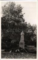 1939 Veszprém, Laczkó Dezső szobor. Hátoldalon az alkotó Medgyessy Ferenc levele és aláírása. photo