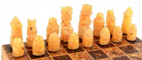 Borostyán sakk-készlet, borostyánberakásos sakktáblával, jó állapotban, 35×35×6 cm