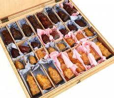 Borostyán sakk-készlet, borostyánberakásos sakktáblával, jó állapotban, 35×35×6 cm