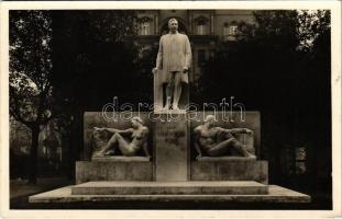 1939 Budapest V. Gróf Klebelsberg Kunó szobra. Grantner Jenő szobrászművész alkotása
