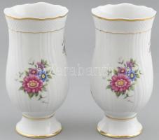 2 db Hollóházi porcelán váza. Kézzel festett, jelzett, hibátlan. 17,5 cm