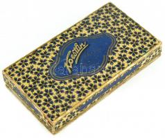 Régi kézi patikai mérleg, felfüggeszthető, fém és műanyag, kisebb rozsdafoltokkal, hozzá egy gyógysz...