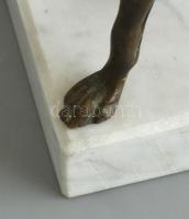 Agár kutya szobor. Bronz, mészkő talapzaton. Jelzés nélkül 30x27 cm