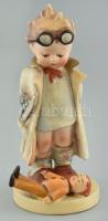 Goebel/Hummel kisfiú játékbabával, kerámia figura, kézzel festett, jelzett, kis kopásnyomokkal, javított, m: 12,5 cm