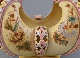 Zsolnay kínálótál.
Porcelánfajansz, kívül- belül színesen festett virágmintás, külső részén duplafa...