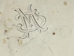 Ezüst (Ag): doboz, fabetéttel, jelzett, kopott, monogramos, belsejében véset felirattal. 9,5x11,5x4,...