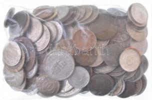 Nagyrészt magyar és osztrák érmékből álló tétel ~350g-os súlyban, közte 1943. 5P Al Horthy 75. születésnapjára (2x) T:vegyes