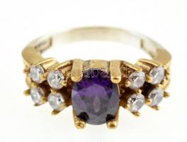 Ezüst(Ag) ékszerszett, gyűrű és fülbevalópár lila kövekkel, jelzett, gyűrűméret: 58, bruttó: 15,98 g