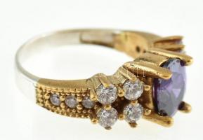 Ezüst(Ag) ékszerszett, gyűrű és fülbevalópár lila kövekkel, jelzett, gyűrűméret: 58, bruttó: 15,98 g