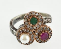 Aranyozott ezüst(Ag) gyűrű gyönggyel és gránáttal, jelzett, méret: 56, bruttó: 8,23 g