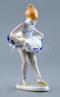 Hollóházi porcelán balerina, kézzel festett, jelzett, minimális kopással, m: 14 cm
