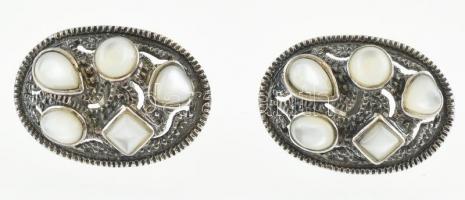 Ezüst(Ag) ovális fülbevalópár gyöngyház díszítéssel, jelzett, 1,5×2 cm, bruttó: 6,12 g