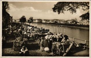 Ungvár, Uzshorod, Uzhhorod, Uzhorod; Na trhu / rakparti piac / quay market