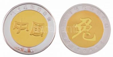 Kína DN "Nyúl éve" kétoldalas bicolor emlékérem + "Panda" kétoldalas bicolor eml...