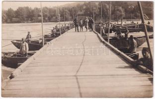 Pozsony, Pressburg, Bratislava; hajóhíd katonai hidászokkal / pontoon bridge with k.u.k. military sapper soldiers. photo