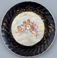 Fischer Ignác tányér (Puttók), korának megfelelő kopásokkal és mázrepedésekkel, kopott, repedésekkel. Jelzett. d: 24,5 cm