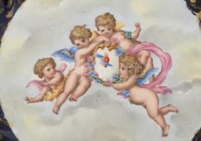 Fischer Ignác tányér (Puttók), korának megfelelő kopásokkal és mázrepedésekkel, kopott, repedésekkel...