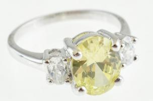 Ezüst(Ag) gyűrű, sárga és fehér kövekkel, jelzett, méret: 56, bruttó: 3,99 g