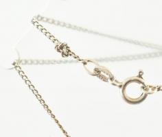 Ezüst(Ag) ékszerszett, nyaklánc (majdnem a kapocsnál egy csomóval) medállal, fülbevalópár és gyűrű, ...