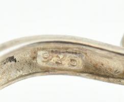 Ezüst(Ag) ékszerszett, nyaklánc (majdnem a kapocsnál egy csomóval) medállal, fülbevalópár és gyűrű, ...