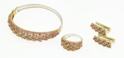 Ezüst(Ag) ékszerszett, nyaklánc függővel, fülbevalópár, karperec, gyűrű, jelzett, bruttó: 37,92 g