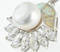 Ezüst(Ag) kígyó nyaklánc gyöngyös medállal, jelzett, h: 44 cm, bruttó: 13,86 g