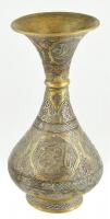 Antik arab váza, ón berakásos réz, kopott, ferde, arabeszk motívummal. Felirat: A tudás hasznos mindenkinek, m: 22cm