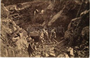 1918 Gyalár, Ghelari; vasbánya bányászokkal. Prosek felvétele / mine with miners (Rb)