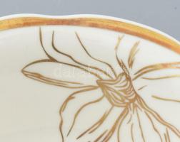 Patrizia Gucci, a világhírű divattervező dinasztia tagja tervezte Zsolnay salátástál. Kézzel festett...