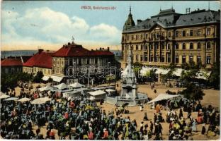 1916 Pécs, Széchenyi tér, piac, villamos, takarékpénztár, Tauszig üzlete (EK)