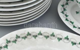Herendi 1944 petrezselyem mintás hiányos étkészlet. 12db lapostányér, 1 db mártásos tál aljával, 3db...