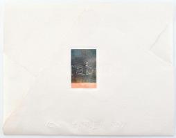 Vetlényi Zsolt (1967-): Jön a nyár c. album, 5 db grafikával külön lapokon. Rézkarc, merített papír, mindegyik jelzett és számozott: 39/100. Kiadói mappában, teljes. 7,5x7,5 és 19,5×22,5 cm közötti méretben.