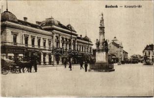 1918 Szolnok, Kossuth tér, szobor, Sebők Nándor és Konsitzky György, Komáromi József és Fehér Adolf üzlete, drogéria, népbank. Vasúti levelezőlapárusítás 7366.