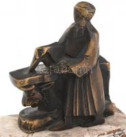 Szabolcs Péter (1942-): Az építészet allegóriája. Bronz. Kerámia talapzaton Vörösmarty idézettel 20x...