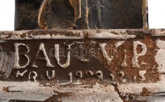 Szabolcs Péter (1942-): Az építészet allegóriája. Bronz. Kerámia talapzaton Vörösmarty idézettel 20x...