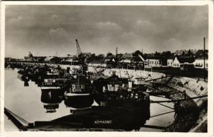 Komárom, Komárno; Pohlad na Dunaj / Duna részlet, kikötő, uszályok / Danube riverside, port, barges (EK)