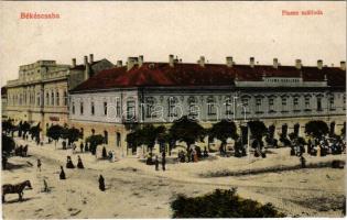 Békéscsaba, Fiume szálloda, piac. Vasúti levelezőlapárusítás 2. 1918.