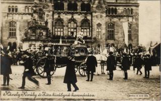 Budapest I. Károly király és Zita királyné koronázása, hintó. Révész és Bíró 1916. (gyűrődések / creases)