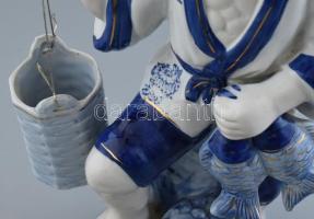 Kínai porcelán férfi, kézzel festett, jelzés nélkül, kopásnyomokkal, m: 35 cm