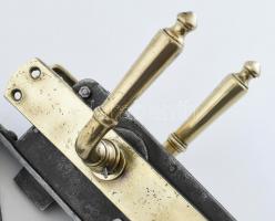 Régi. réz ajtózár, kilinccsel, zárcímmel, kulccsal, ellendarabbal, szép, megtisztított, működő állap...