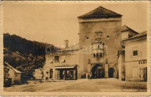 1912 Körmöcbánya, Kremnitz, Kremnica; Városkapu tér, Klein üzlete. Ritter Sándor kiadása / gate, street view, shops (fa)