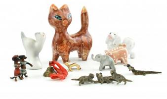 Mini állat figurák, porcelán, kerámia, réz. kergetőző macskák. Hollóházi cica, stb